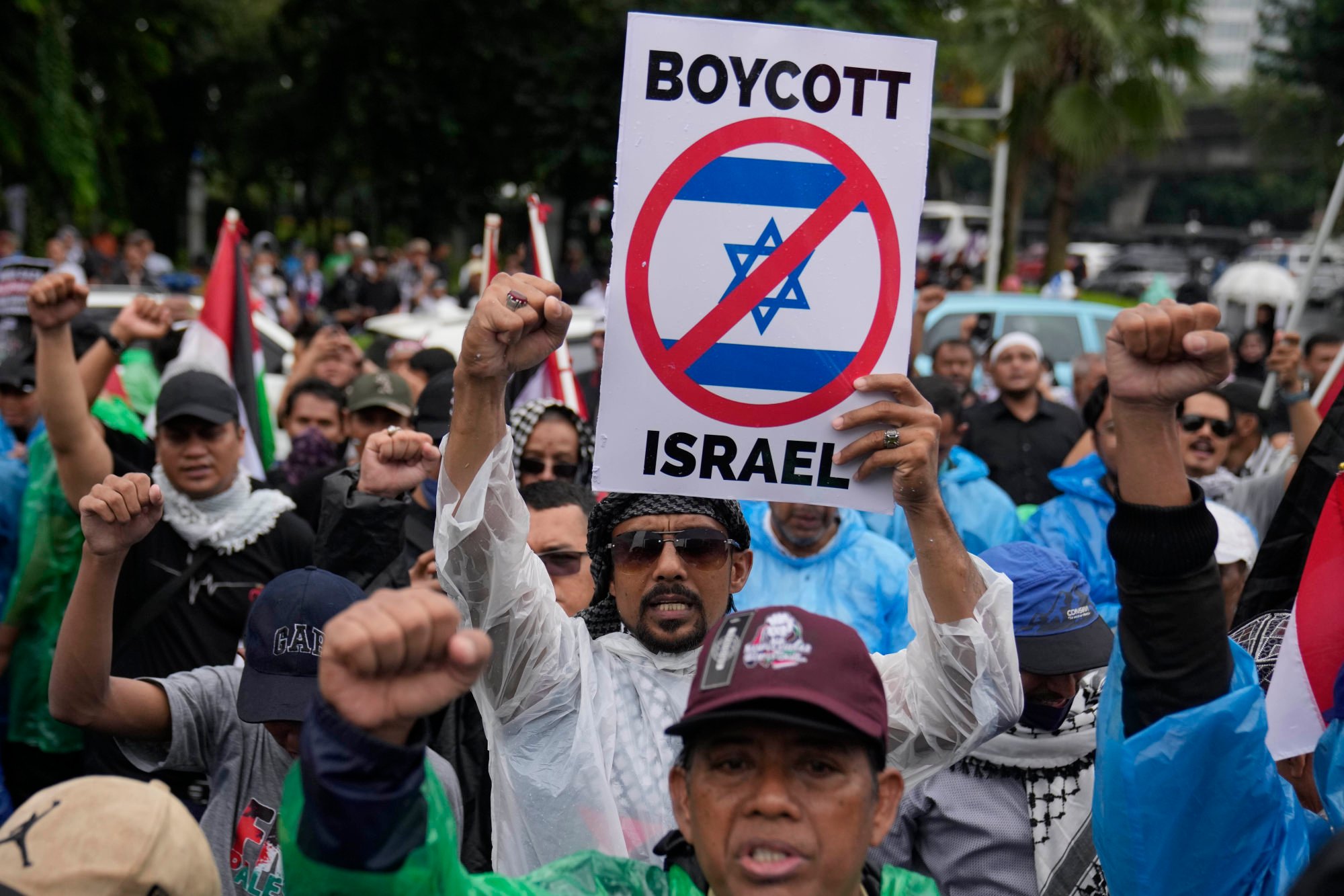 Indonesian protesters shout pro-Palestinian slogans at an Al-Quds (Jerusalem) Day rally outside the US Embassy in Jakarta on April 5. Photo: AP