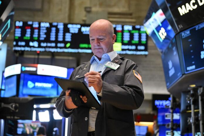 S&P 500 sets up for 5th straight win as Dow and Nasdaq tick higher
